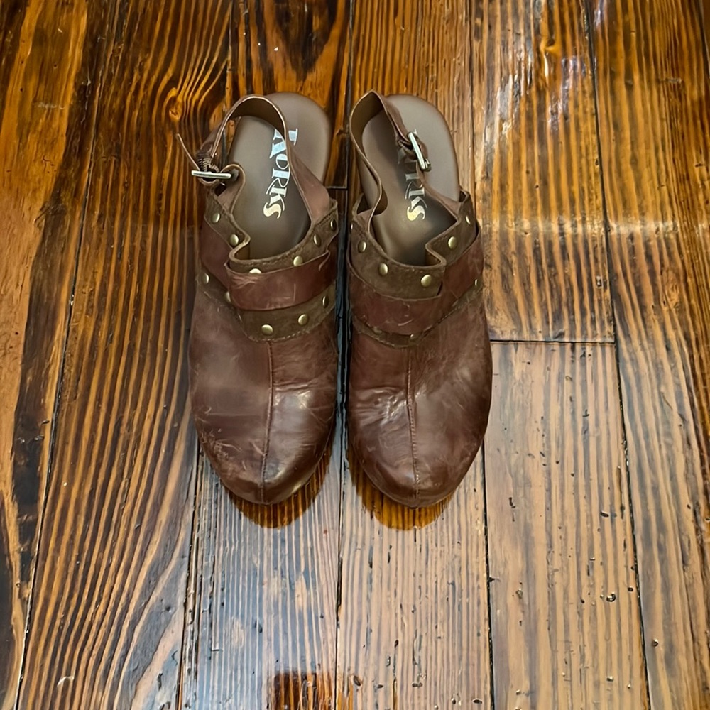 Korks leather clogs